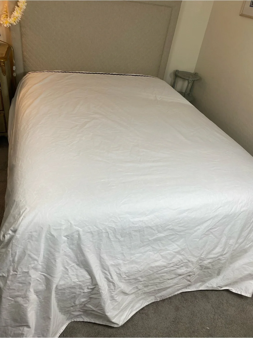 Diane Von Furstenberg White 2 pc sheet set with Black Chain Embroidery